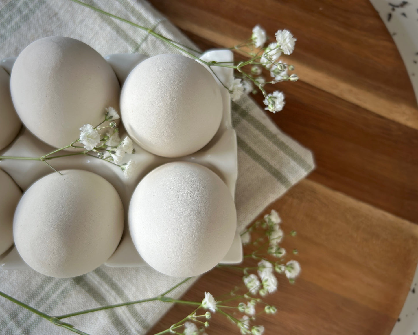 White Ceramic Chicken Eggs, 4 Pack